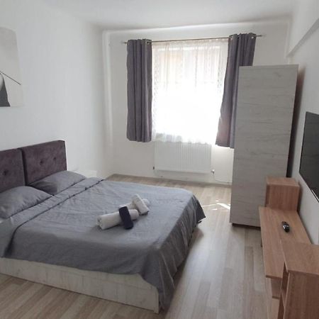 Aeroport Accommodation Bacau Bagian luar foto
