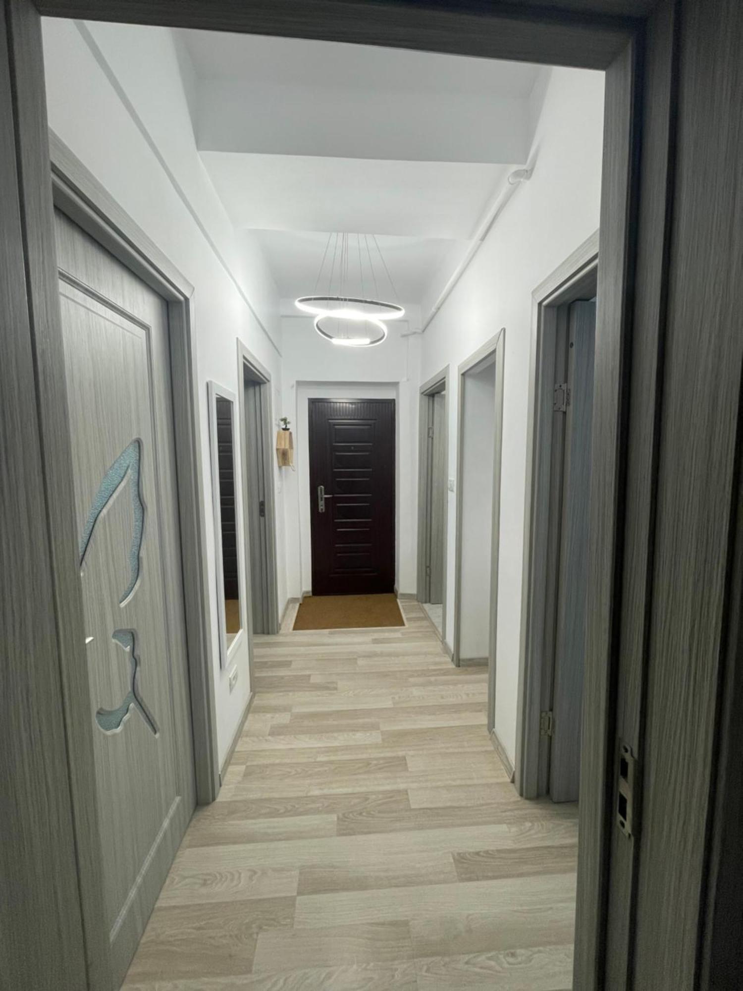 Aeroport Accommodation Bacau Bagian luar foto