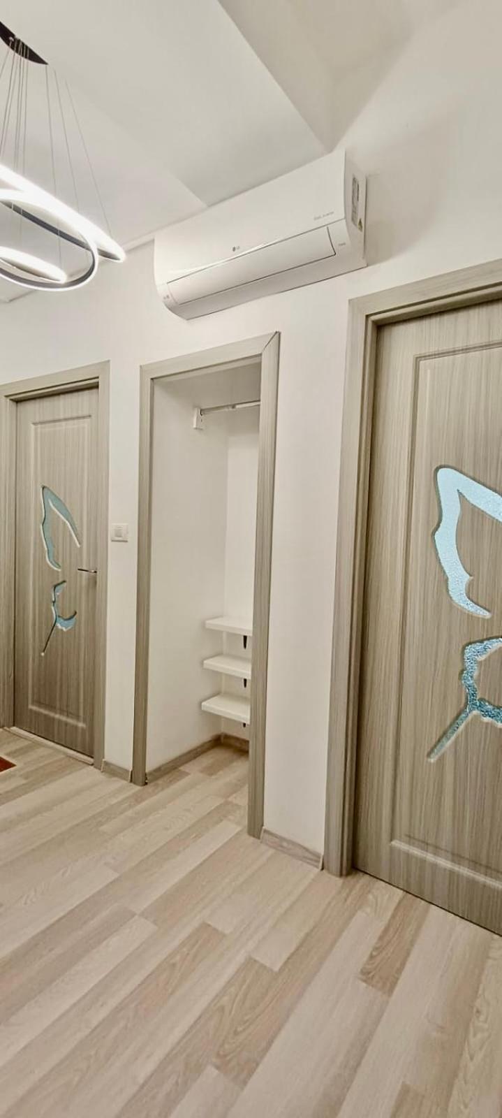Aeroport Accommodation Bacau Bagian luar foto